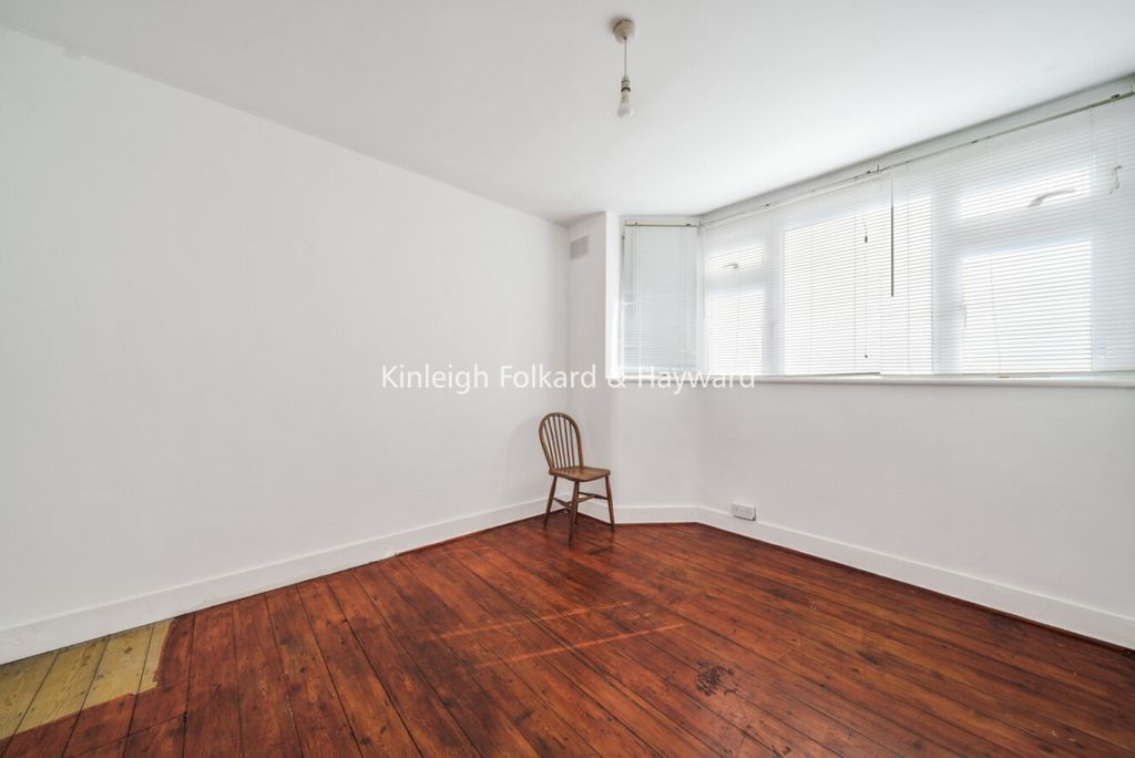 Property photo 3 of 8 36E32Dff-360B-46B5-B