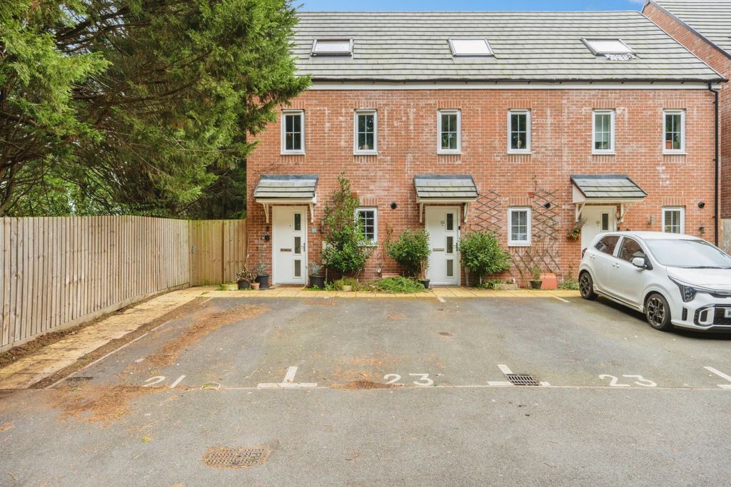 Property photo 2 of 20