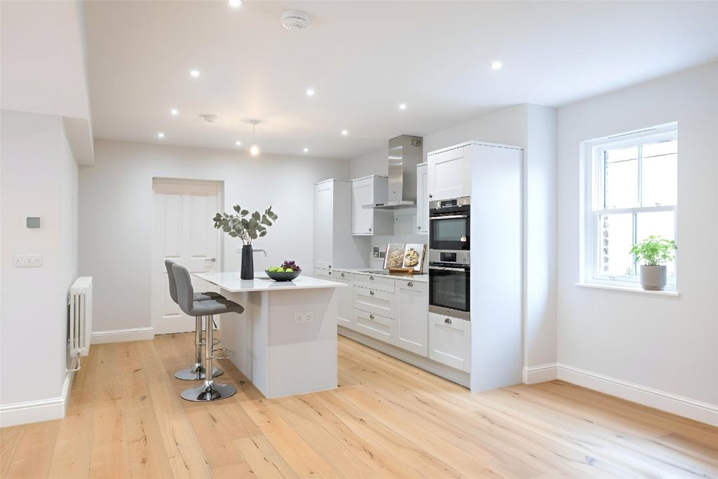 Property photo 2 of 7 Kitchen