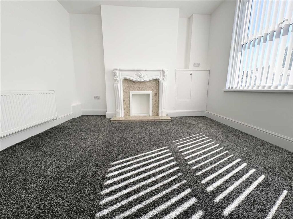 Property photo 2 of 25 Lounge