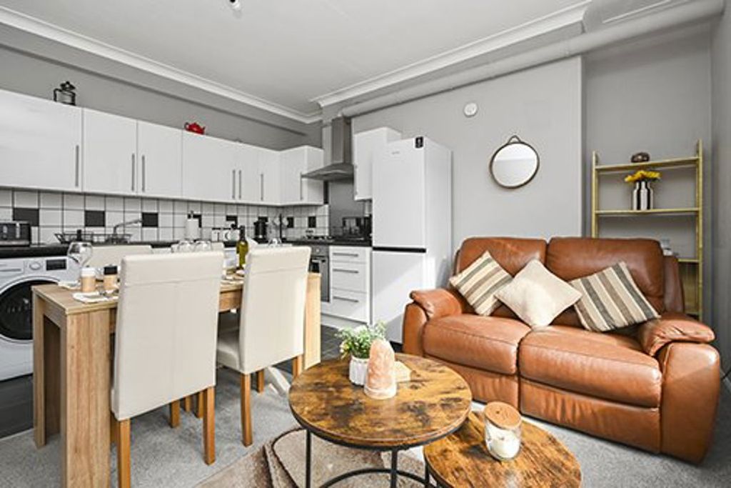 Property photo 2 of 27