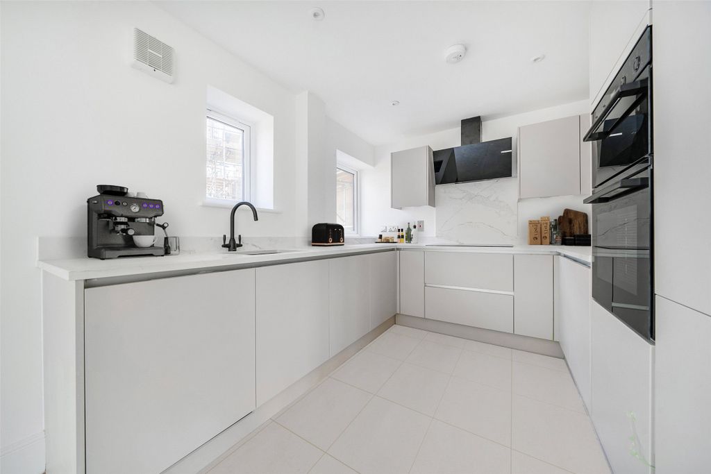 Property photo 1 of 16 Picture No. 30