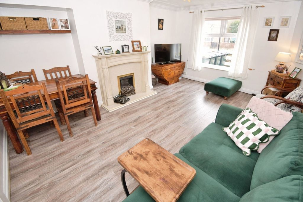 Property photo 2 of 23 Living Room