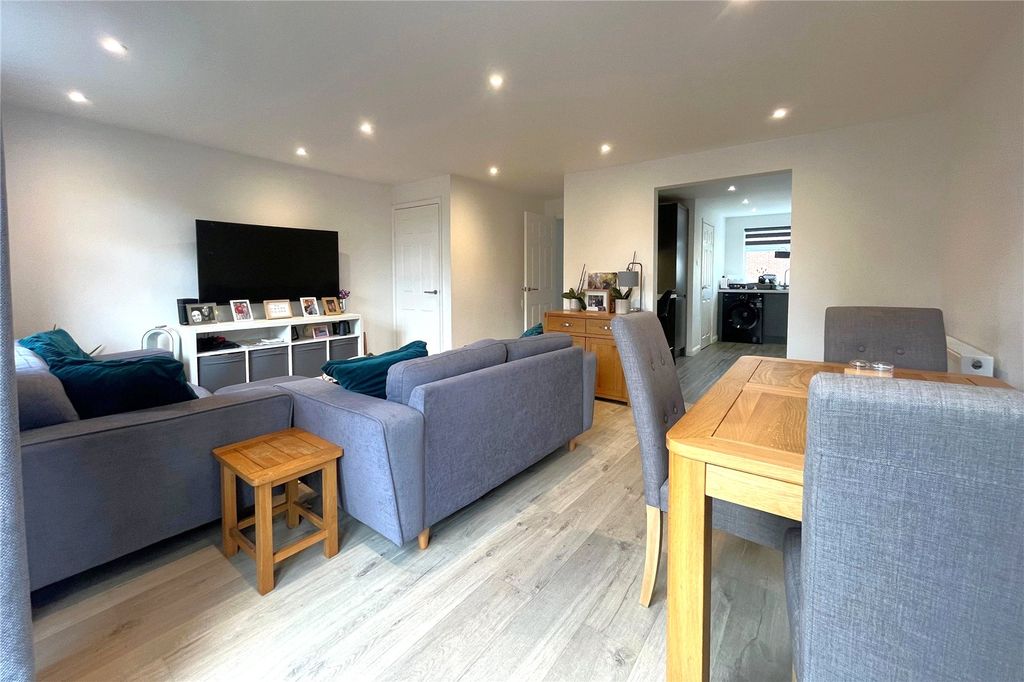 Property photo 2 of 11 Picture No. 21