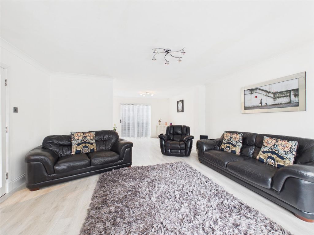 Property photo 3 of 27 Cam03924G0-Pr0097-Still005.Jpg