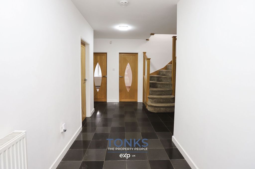 Property photo 2 of 34