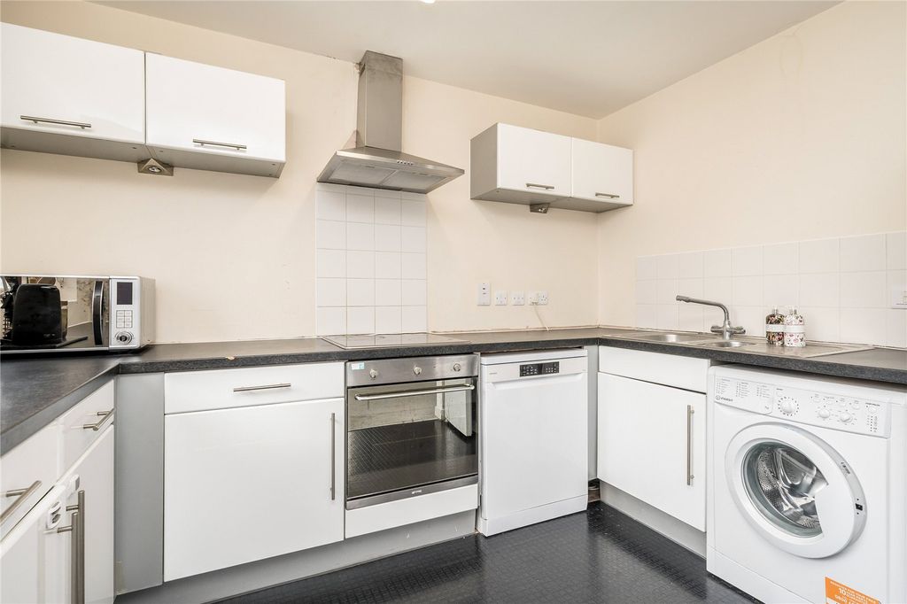 Property photo 3 of 9 Kitchen