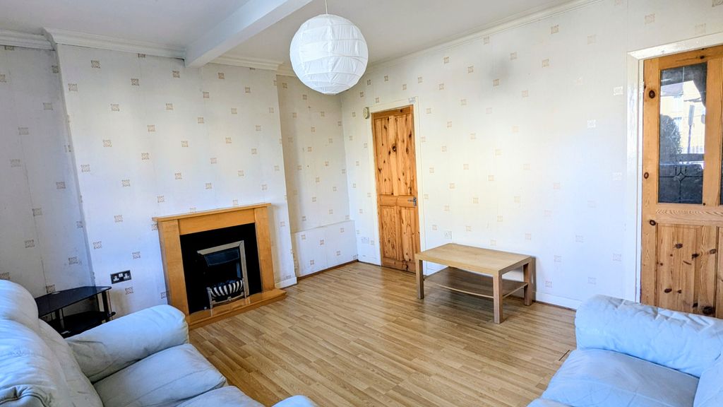 Property photo 3 of 10 1000041580