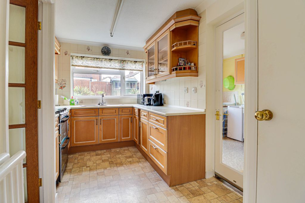 Property photo 3 of 16 Kitchen