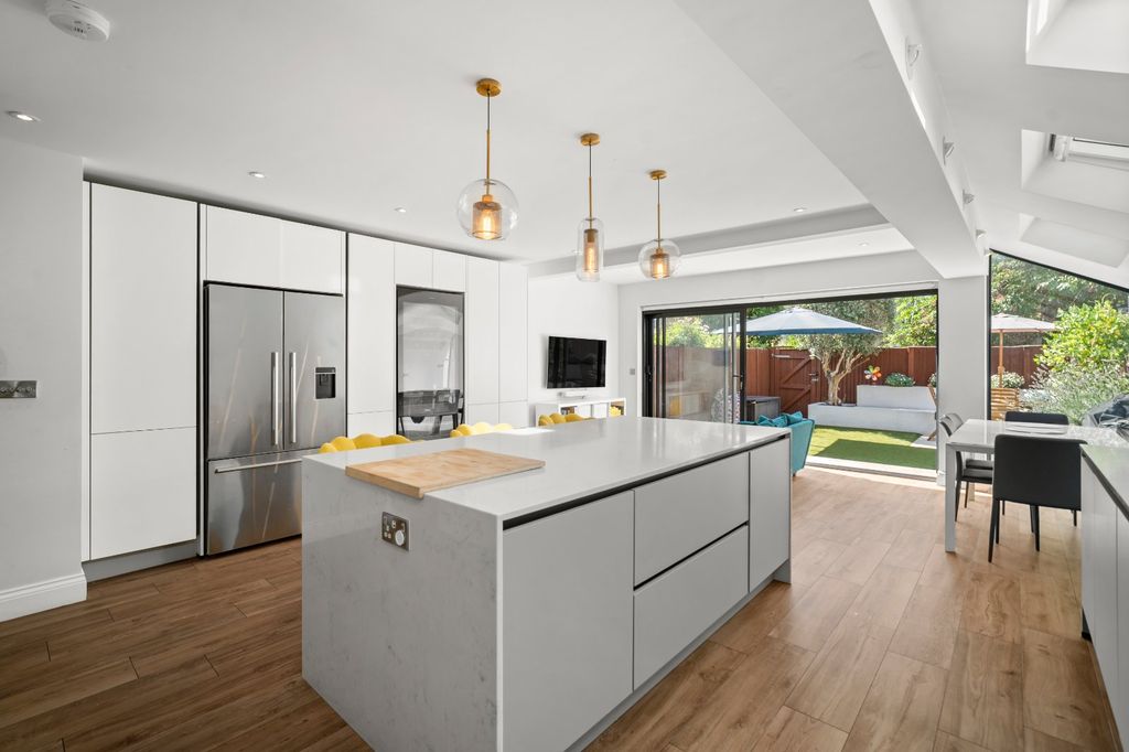 Property photo 3 of 17 Kitchen/Dining Room