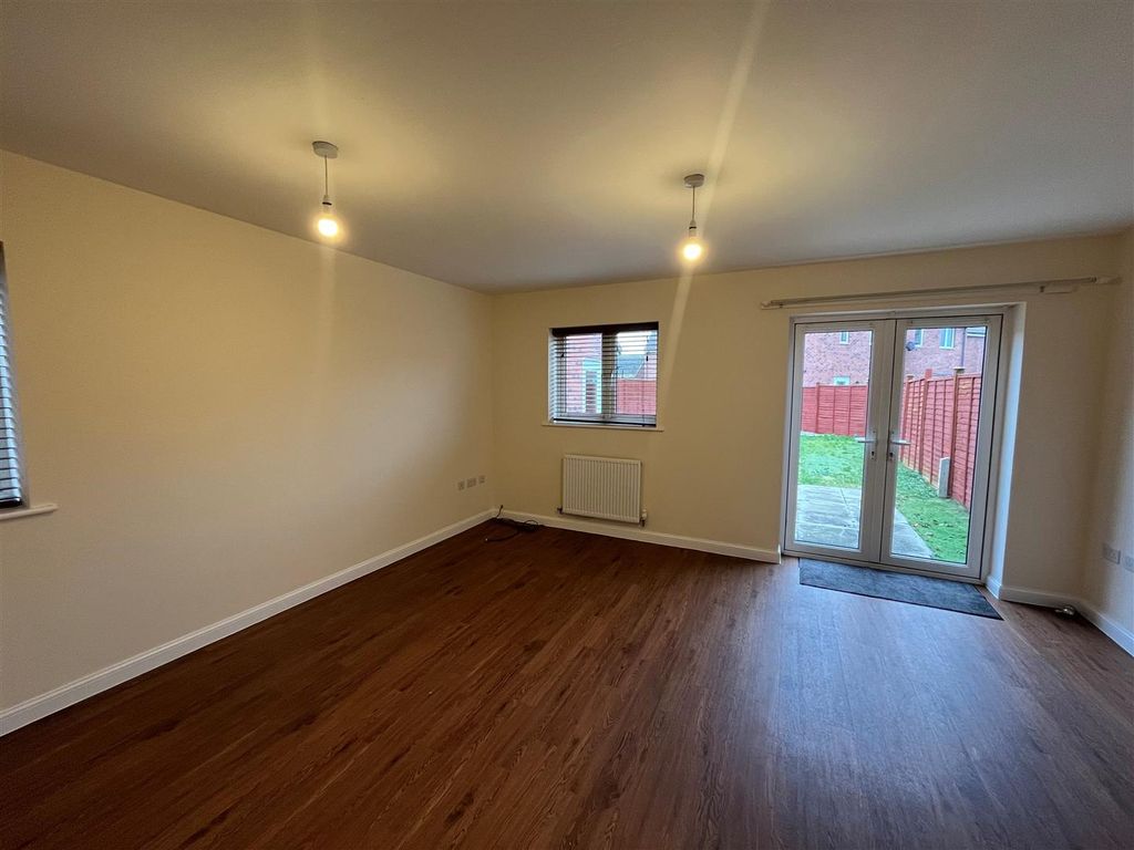 Property photo 3 of 22 Lounge / Diner