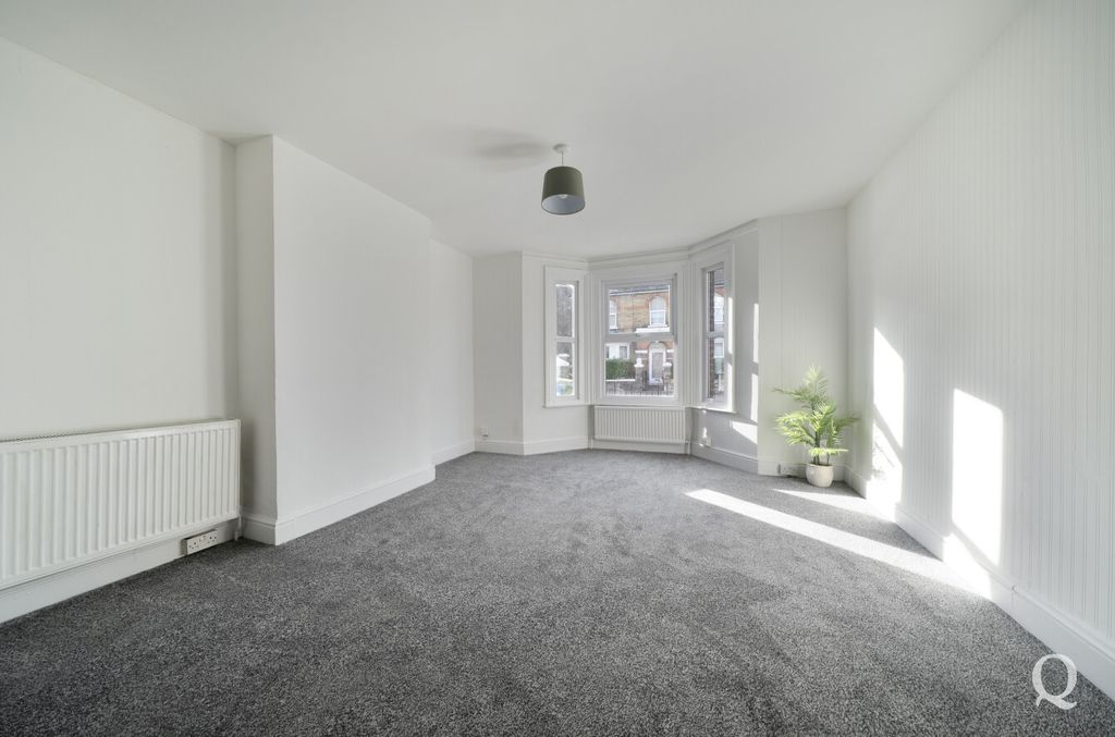 Property photo 2 of 27 Df38Eef4-F1F4-47A...