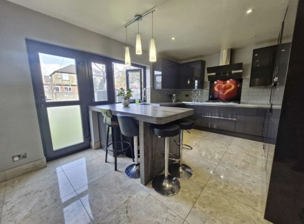 Property photo 3 of 26