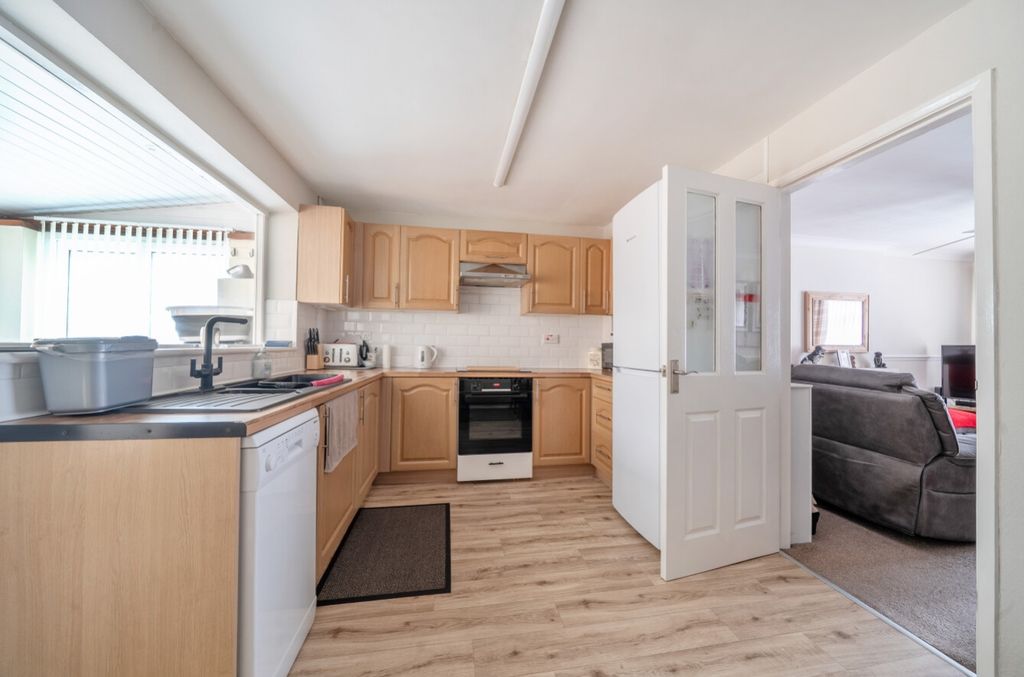 Property photo 2 of 23 15-6A79d3De128Bb-1503285-19Febdddf1A44-016-15