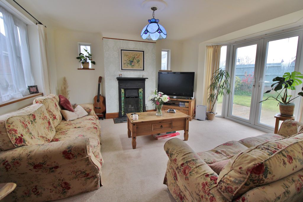 Property photo 3 of 27