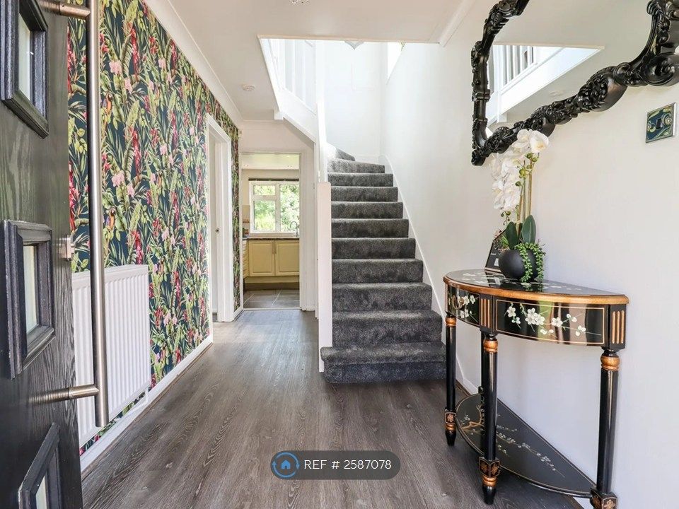 Property photo 3 of 25