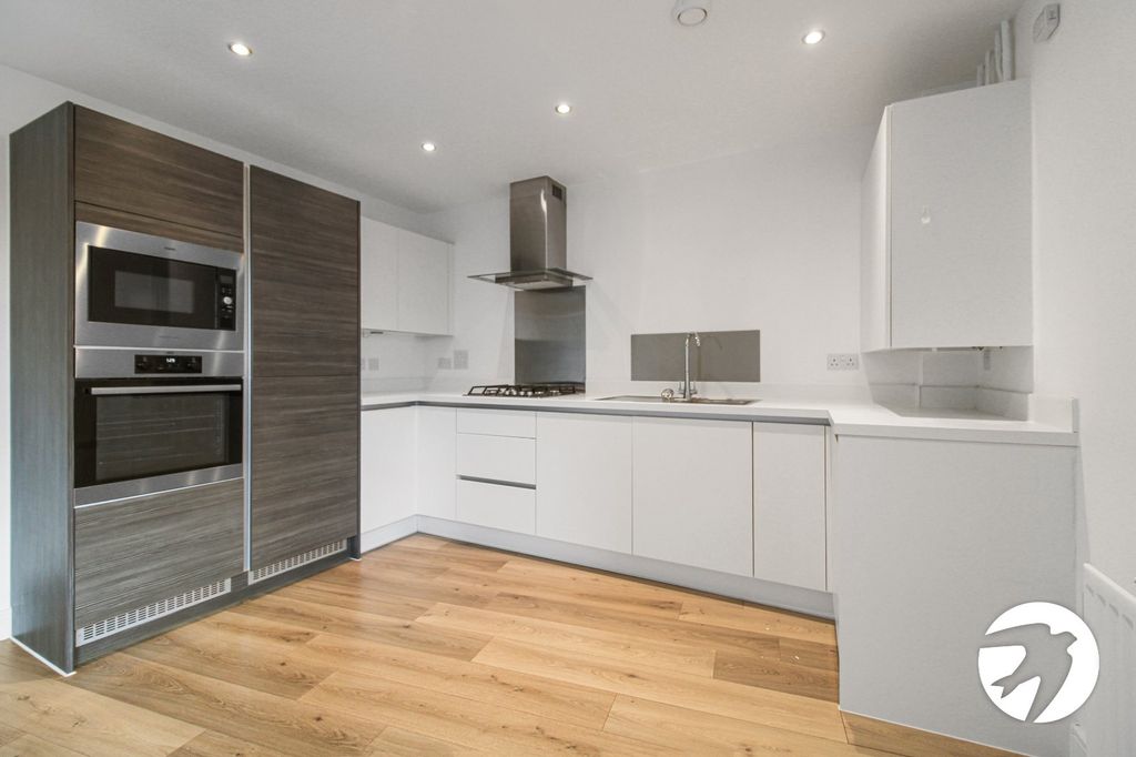 Property photo 3 of 9 Kitchen