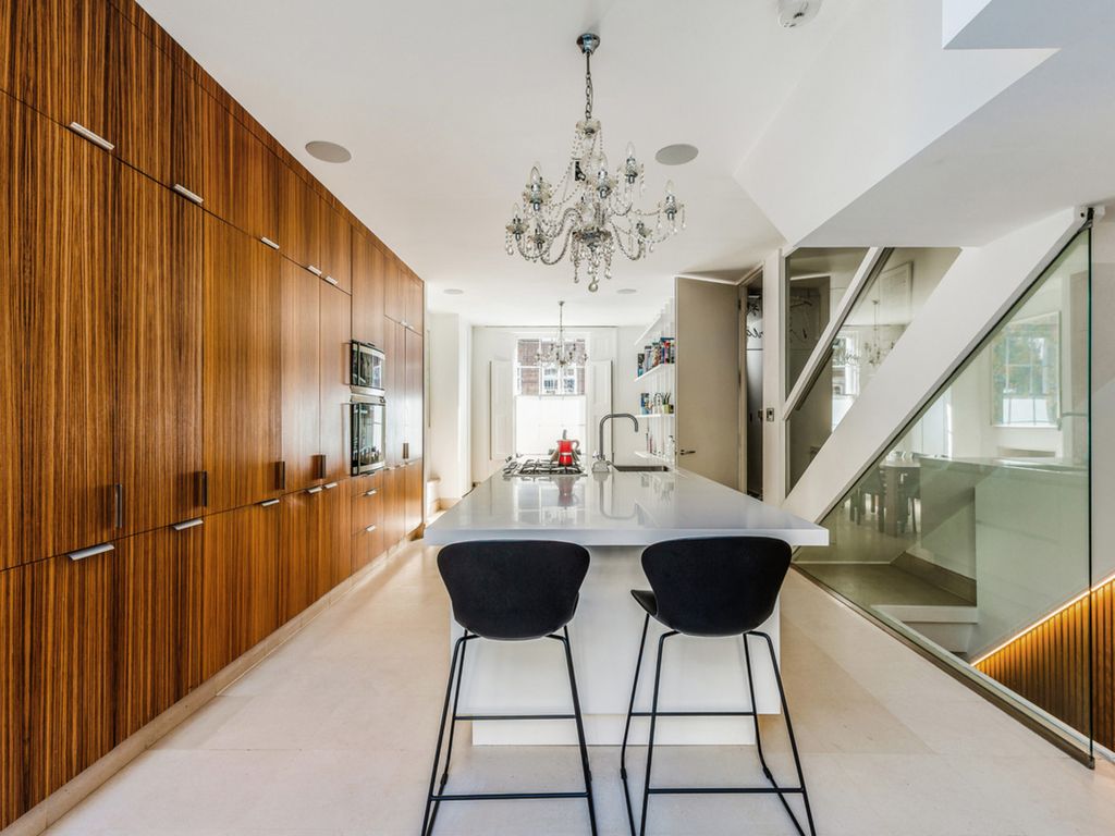 Property photo 1 of 32