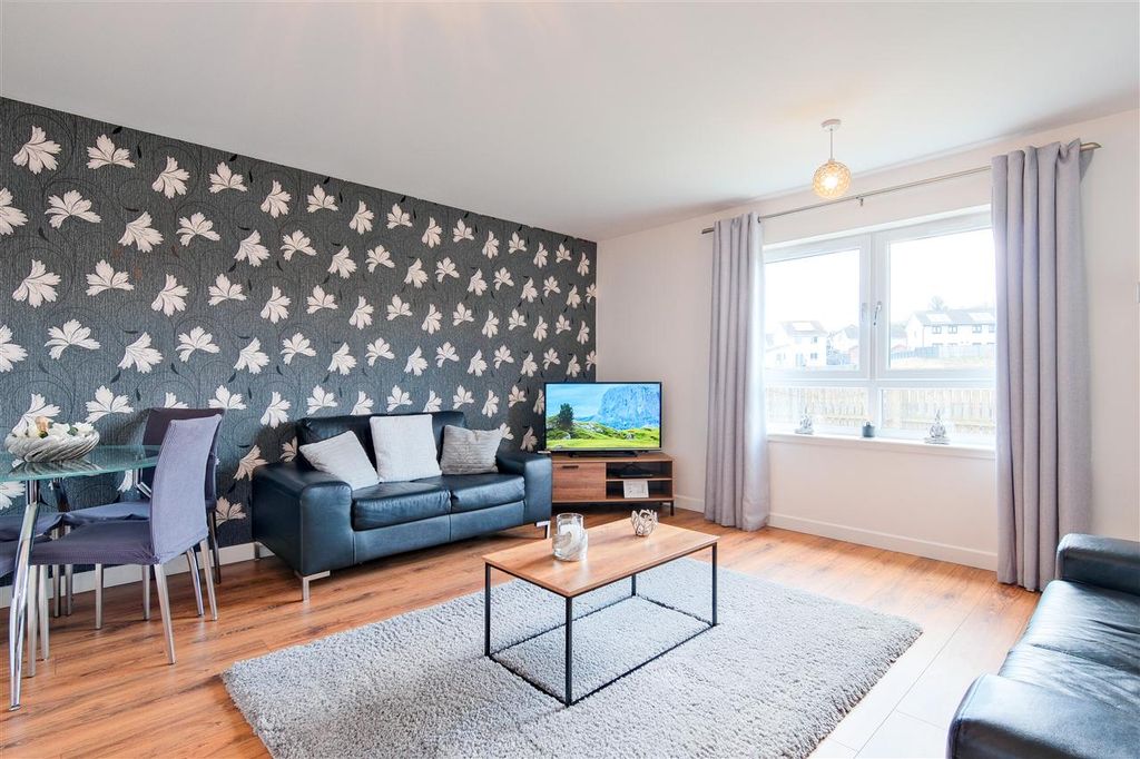 Property photo 2 of 20 Lounge