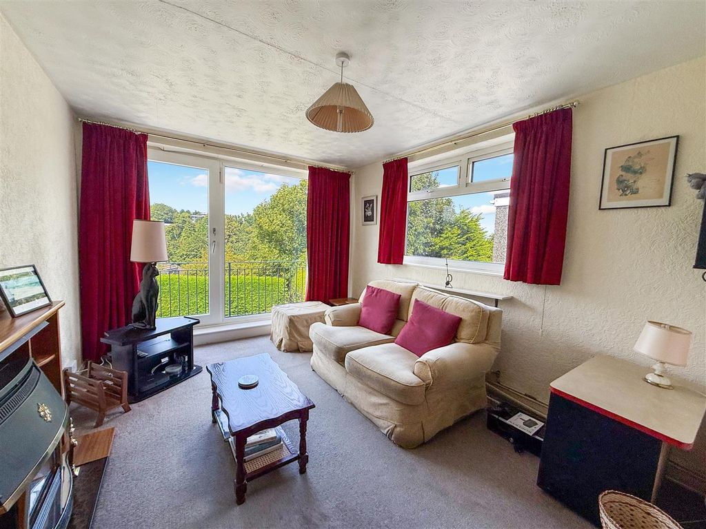 Property photo 3 of 18