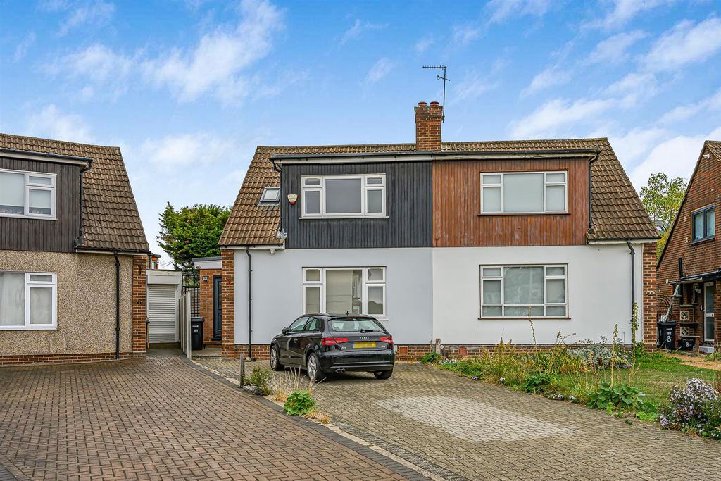 Property photo 1 of 21 12 Steele Rd N17-29.Jpg