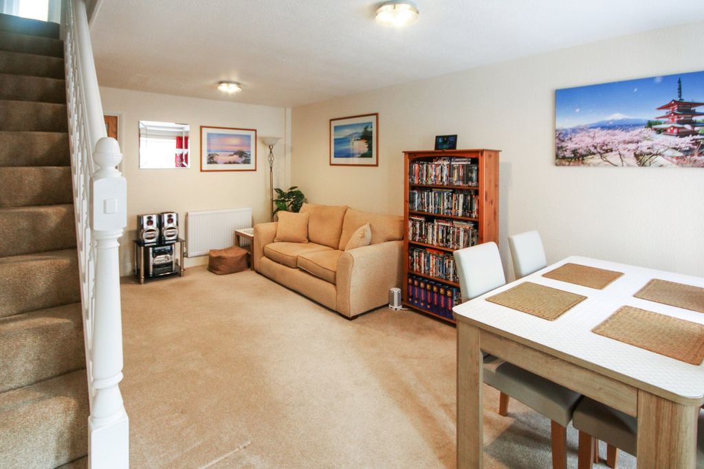 Property photo 3 of 12