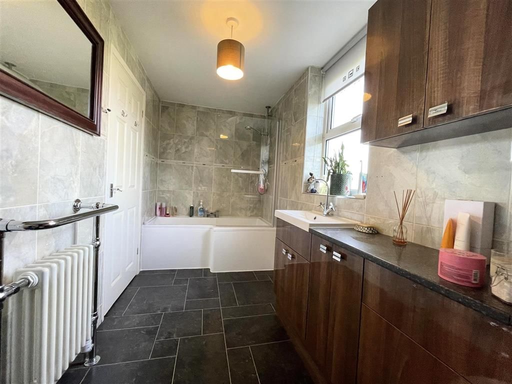 Property photo 2 of 14 Bathroom