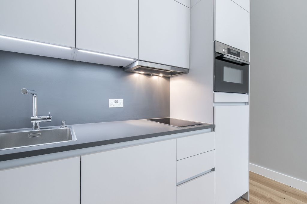 Property photo 1 of 18 Bedroom