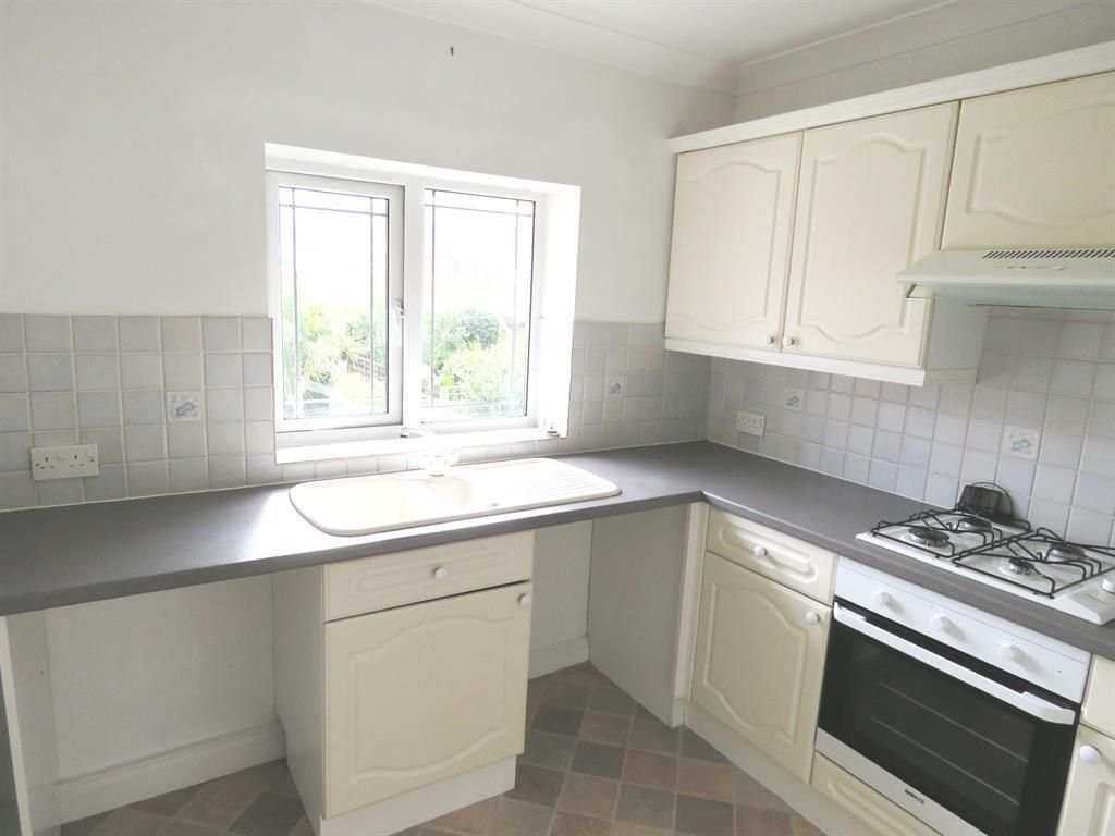 Property photo 3 of 12 Kitchen