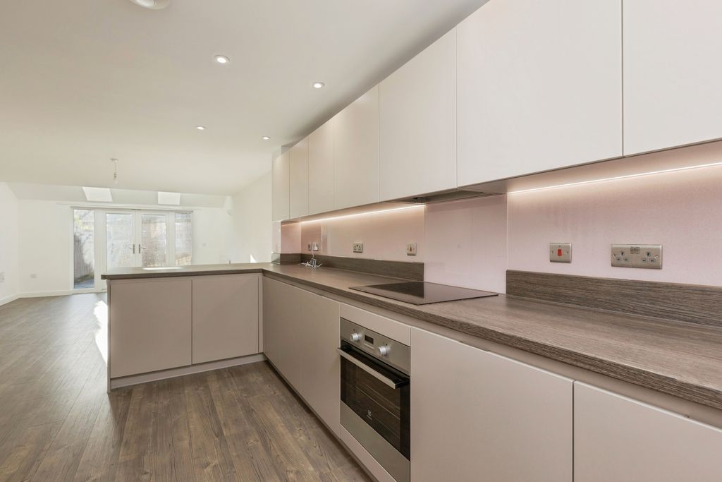 Property photo 3 of 21 Kitchen