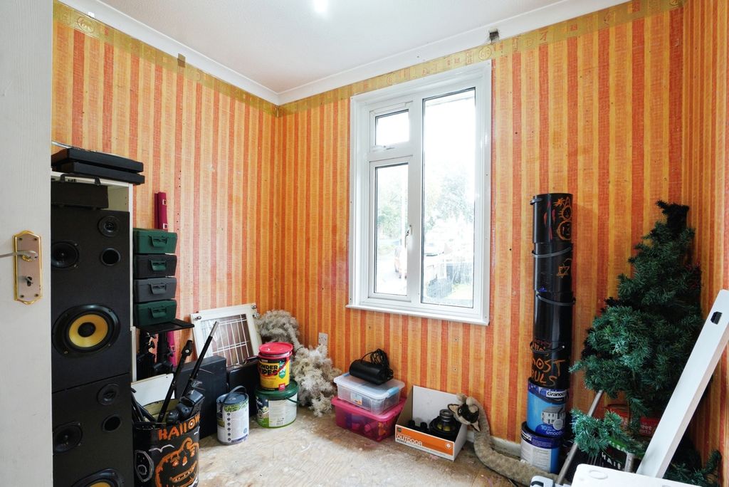 Property photo 3 of 17 Photo