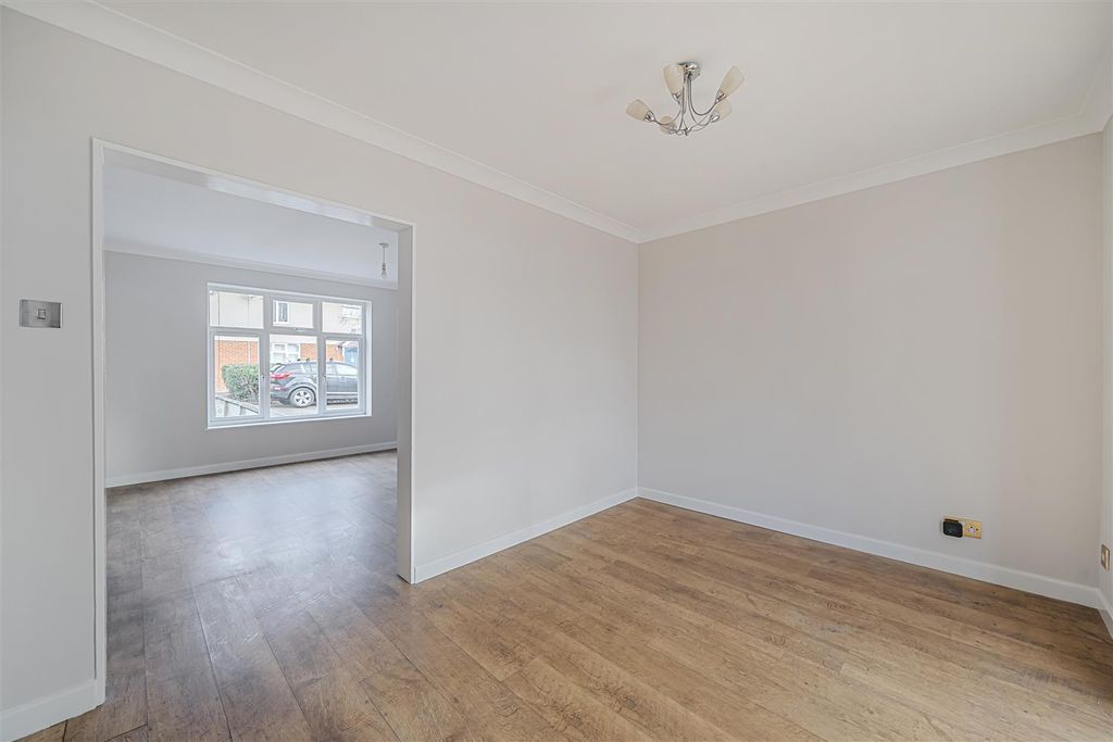 Property photo 3 of 23 1383516-5-69248De9A9293.Jpg