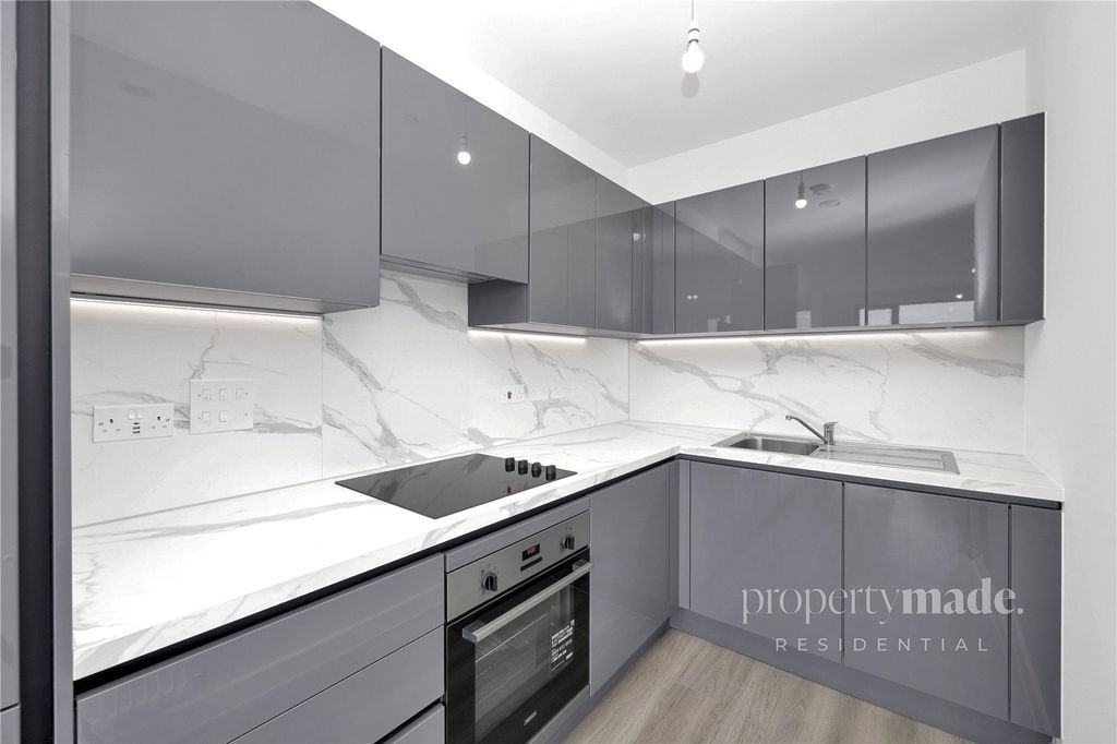 Property photo 2 of 18 Picture No. 33