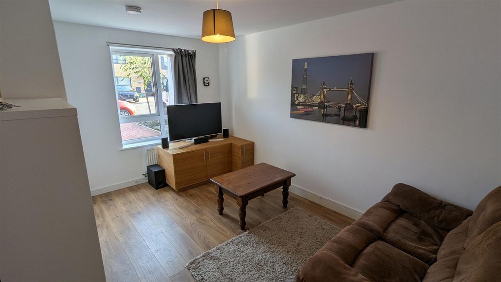 Property photo 3 of 21 Lounge.Jpg