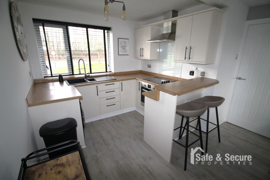 Property photo 2 of 10 Kitchen (2)