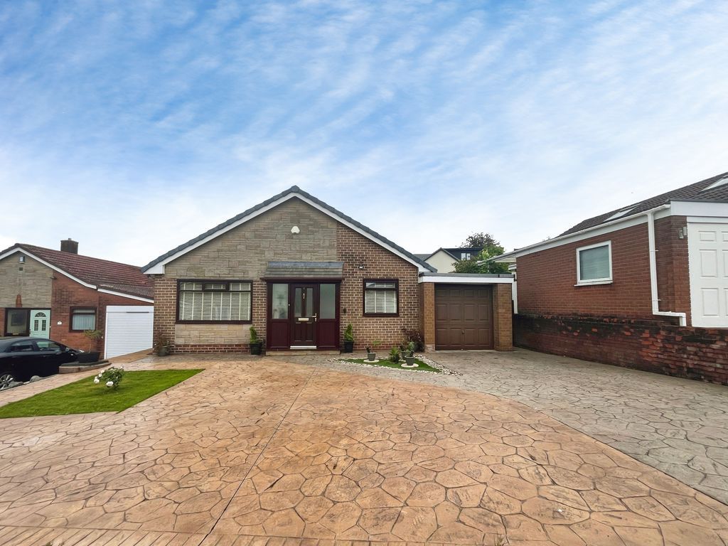 Property photo 1 of 17 Front External