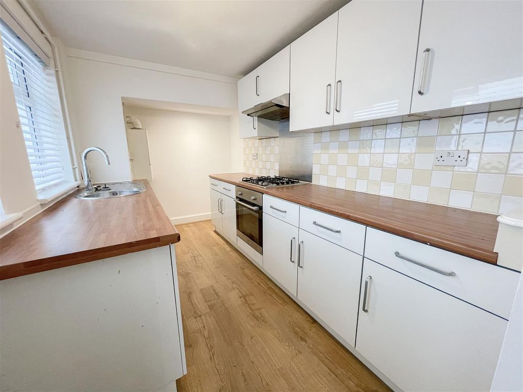 Property photo 3 of 13 Kitchen