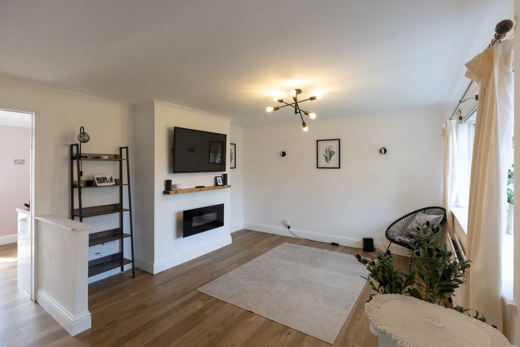 Property photo 2 of 14 R6_21113