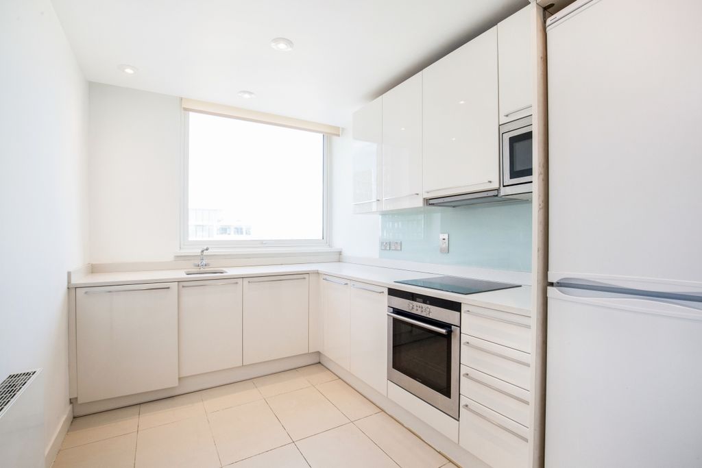 Property photo 3 of 14 Kitchen