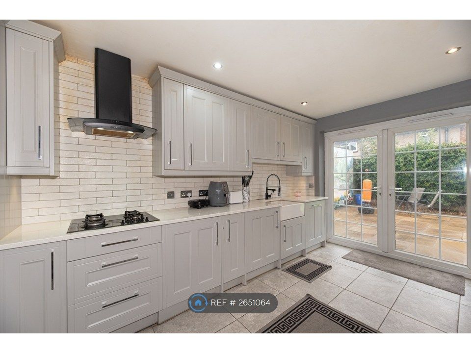 Property photo 2 of 20 Kitchen