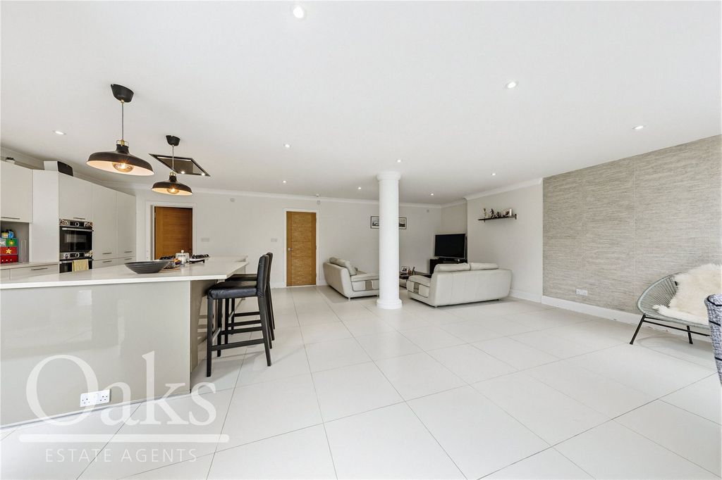 Property photo 2 of 16 Picture No. 13