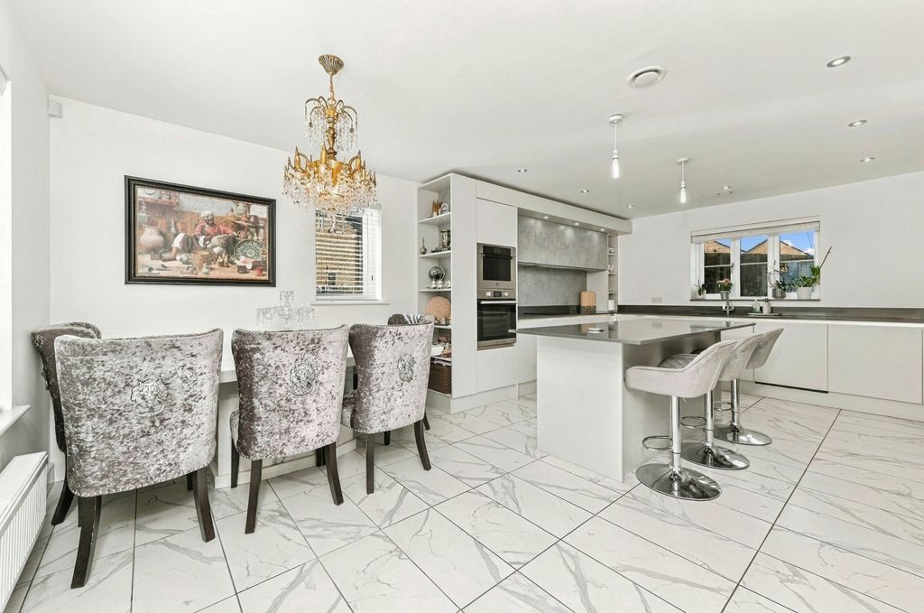 Property photo 3 of 29 Kitchen Diner