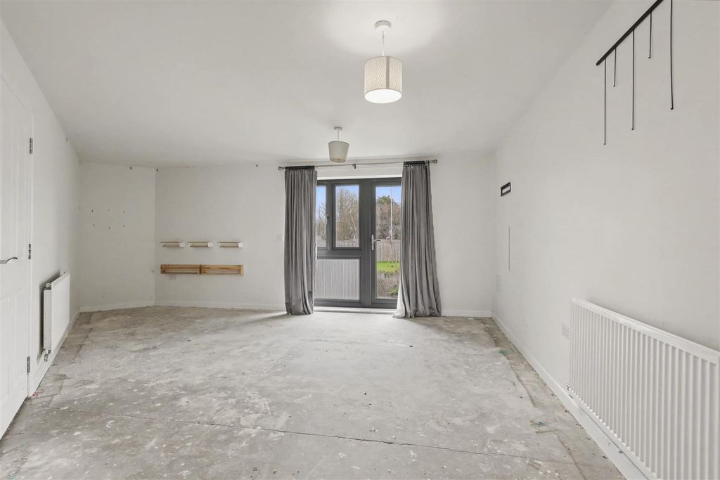 Property photo 2 of 11 Blackthorn Dr_6.Jpg