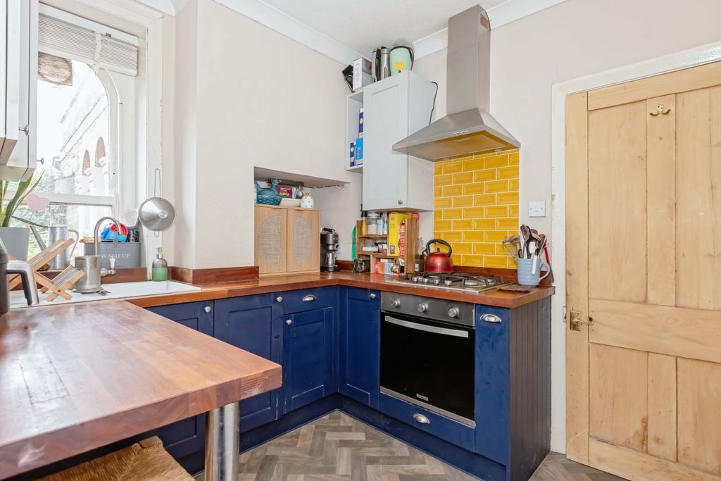 Property photo 3 of 14 Richmond Rd_5