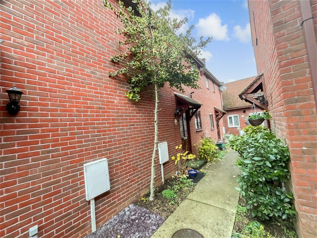 Property photo 1 of 6 Front