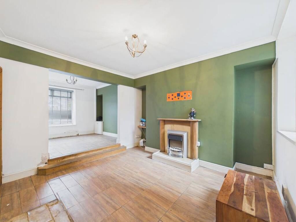 Property photo 2 of 33