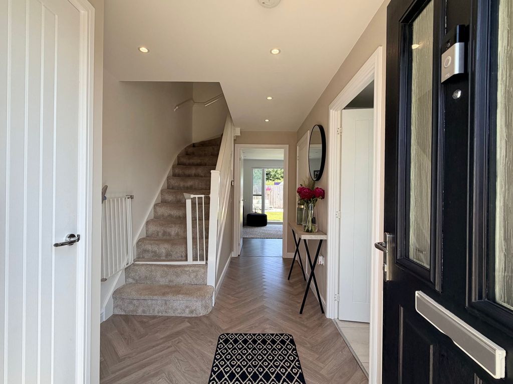 Property photo 2 of 23 Entrance Hallway