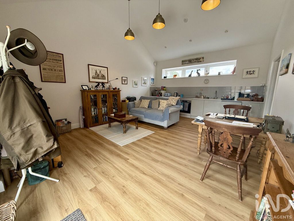 Property photo 3 of 6