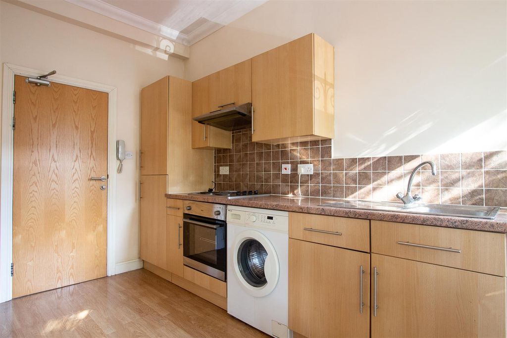 Property photo 3 of 6 Img-4.Jpg