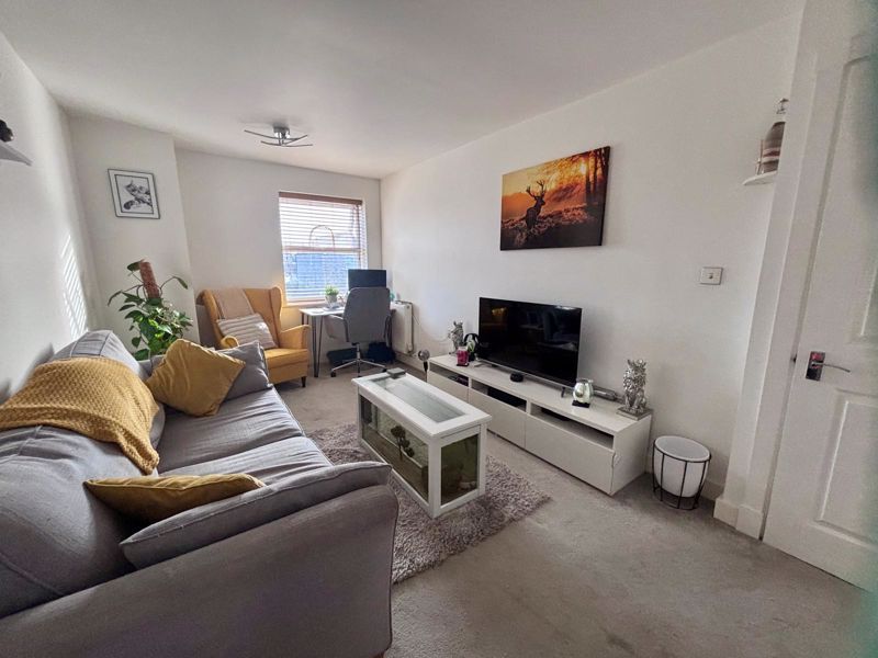 Property photo 1 of 14 Lounge